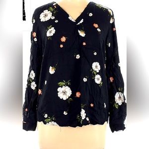 • Brina & Em 
• Floral Print V-neck